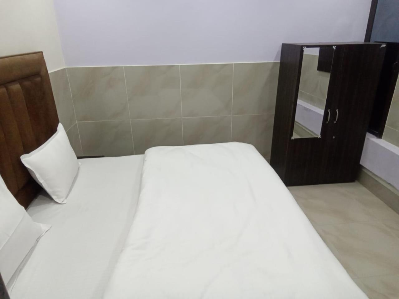 Dixit Residency Hotel Vrindāvan Exterior foto