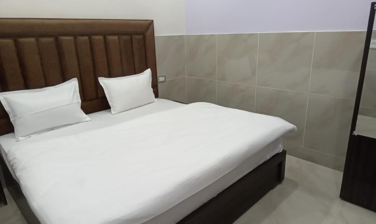 Dixit Residency Hotel Vrindāvan Exterior foto