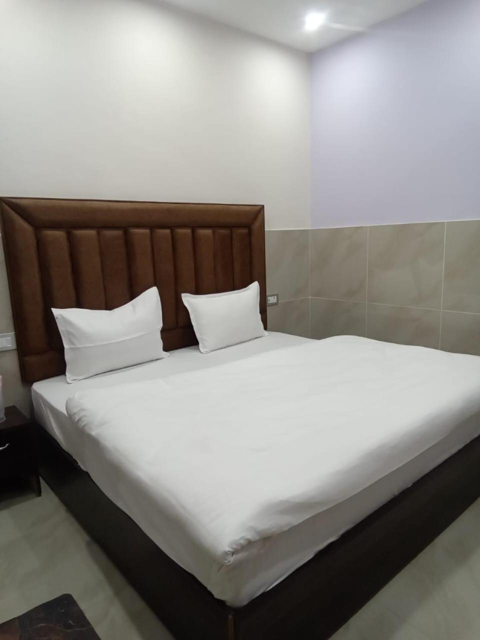 Dixit Residency Hotel Vrindāvan Exterior foto